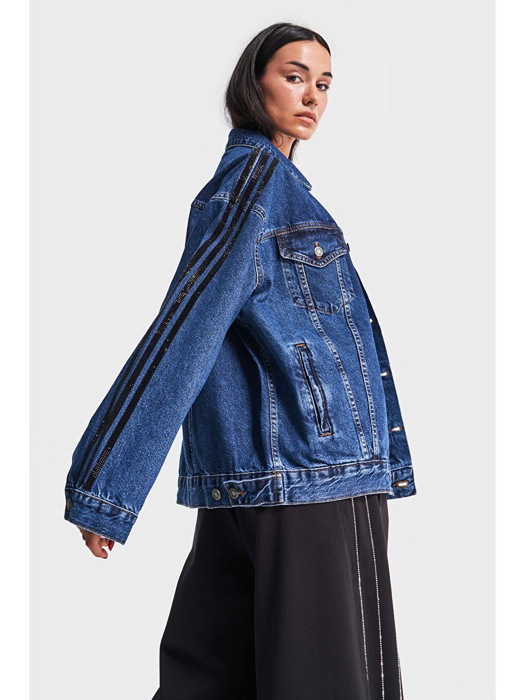 it's basic Koyu Mavi Kadın Koyu Mavi Renk Parlak Taşlı Tasarım Oversize Denim Ceket - 1