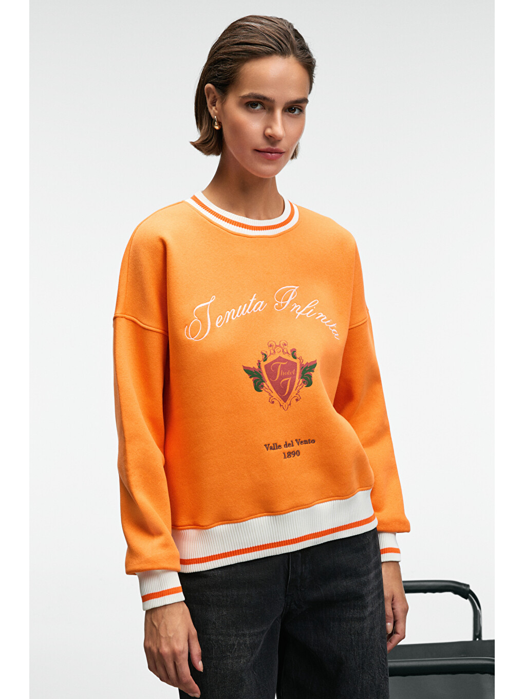 Vallune Kadın Kontrast Triko Etek Ucu Manşet Ve Yakalı Nakış Crop Turuncu Sweatshirt-3
