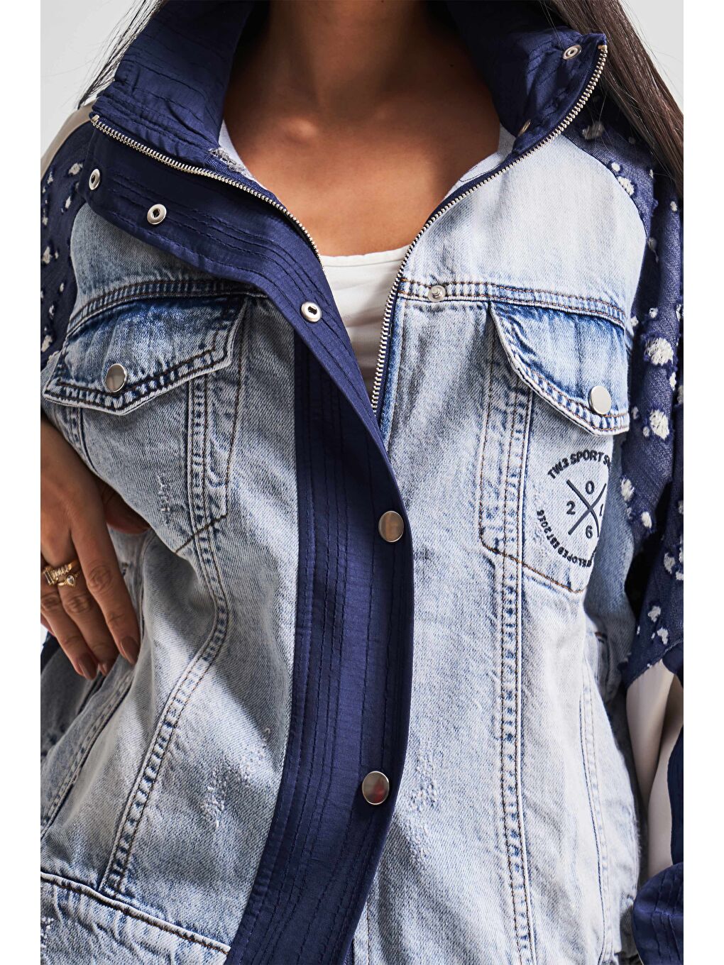 It's Basic Mavi Kadın Jean Rengi Kumaş Denim Karışımlı  Kapüşonlu Oversize Tasarım Ceket - 3