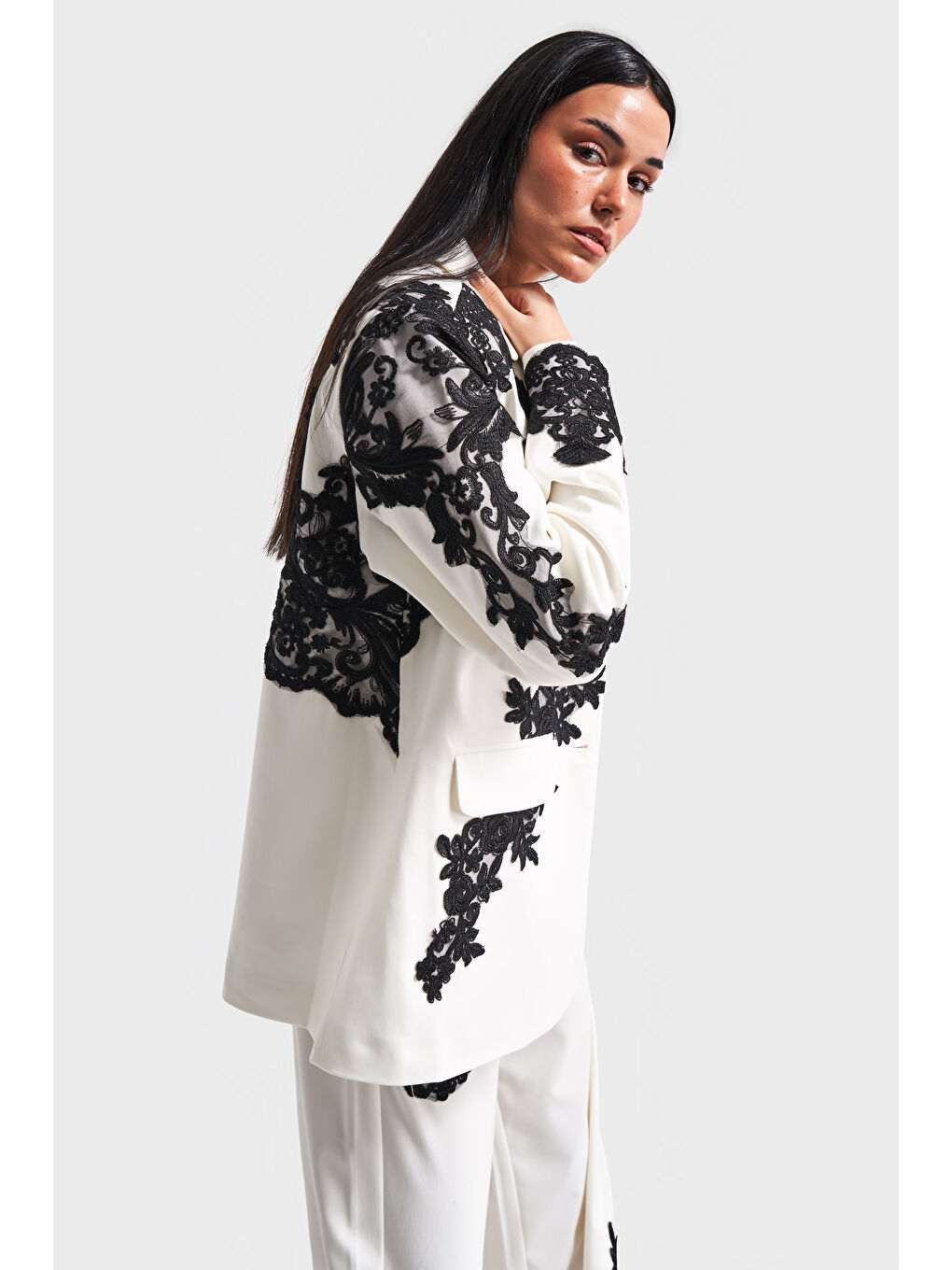 Kadın Ekru Renk Dantelli Kruvaze Tasarım Ceket-1