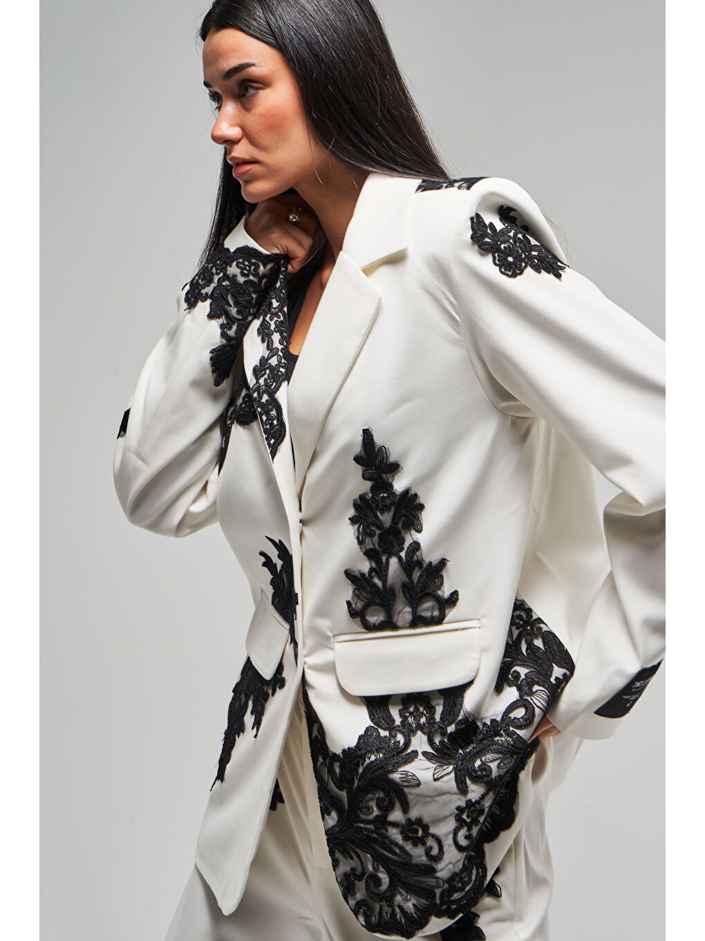 Kadın Ekru Renk Dantelli Kruvaze Tasarım Ceket-2