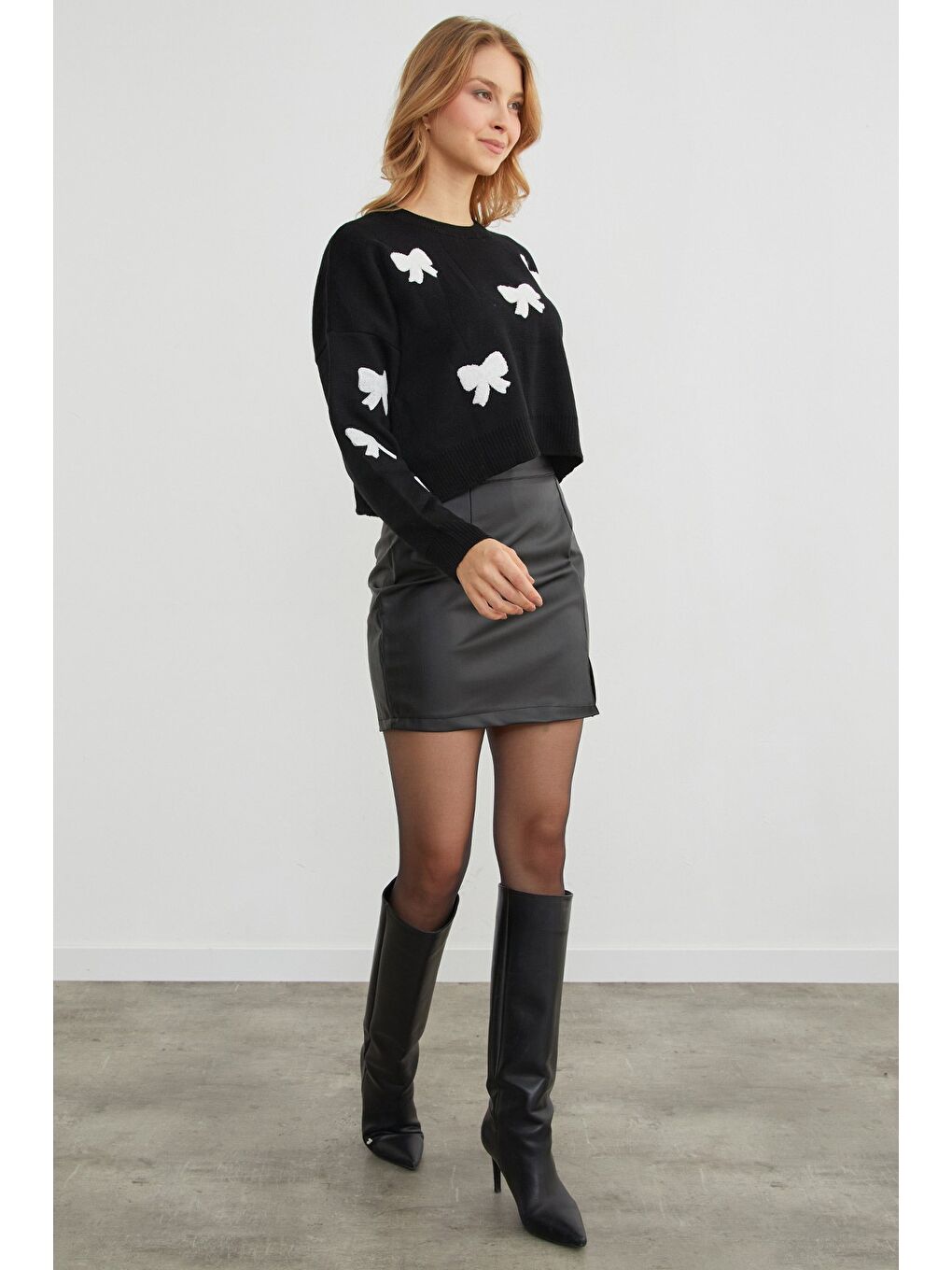 Siyah Kurdele Nakışlı Bisiklet Yaka Oversize Triko Kazak-2