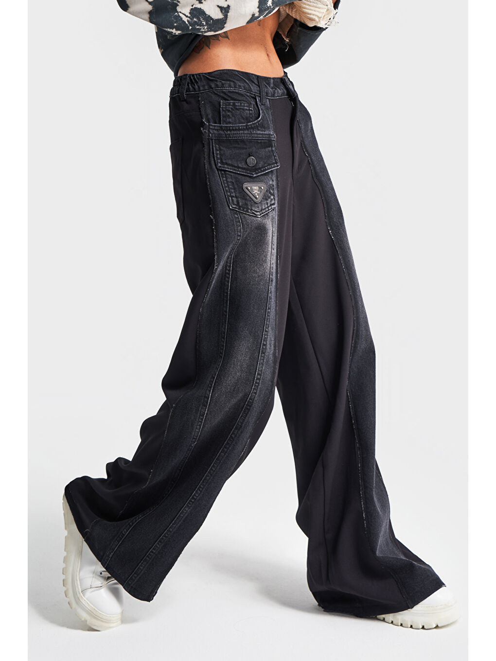 Mavi Kadın Siyah Renk Parçalı Kumaş Loose Fit Tasarım Denim