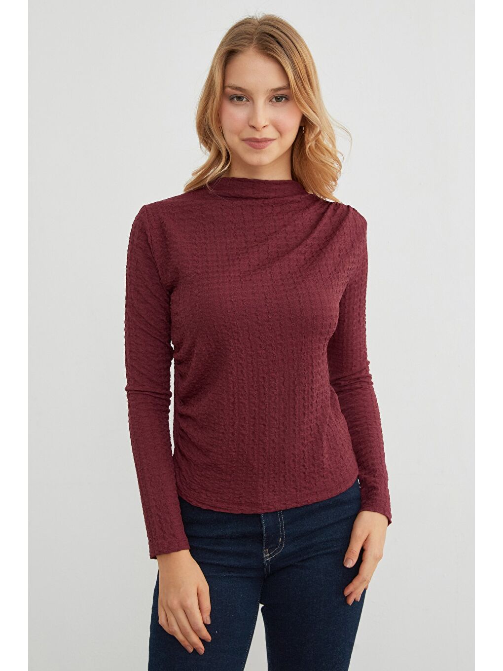 Bordo Gofre Kumaş Dik Yaka Drapeli Bluz-4