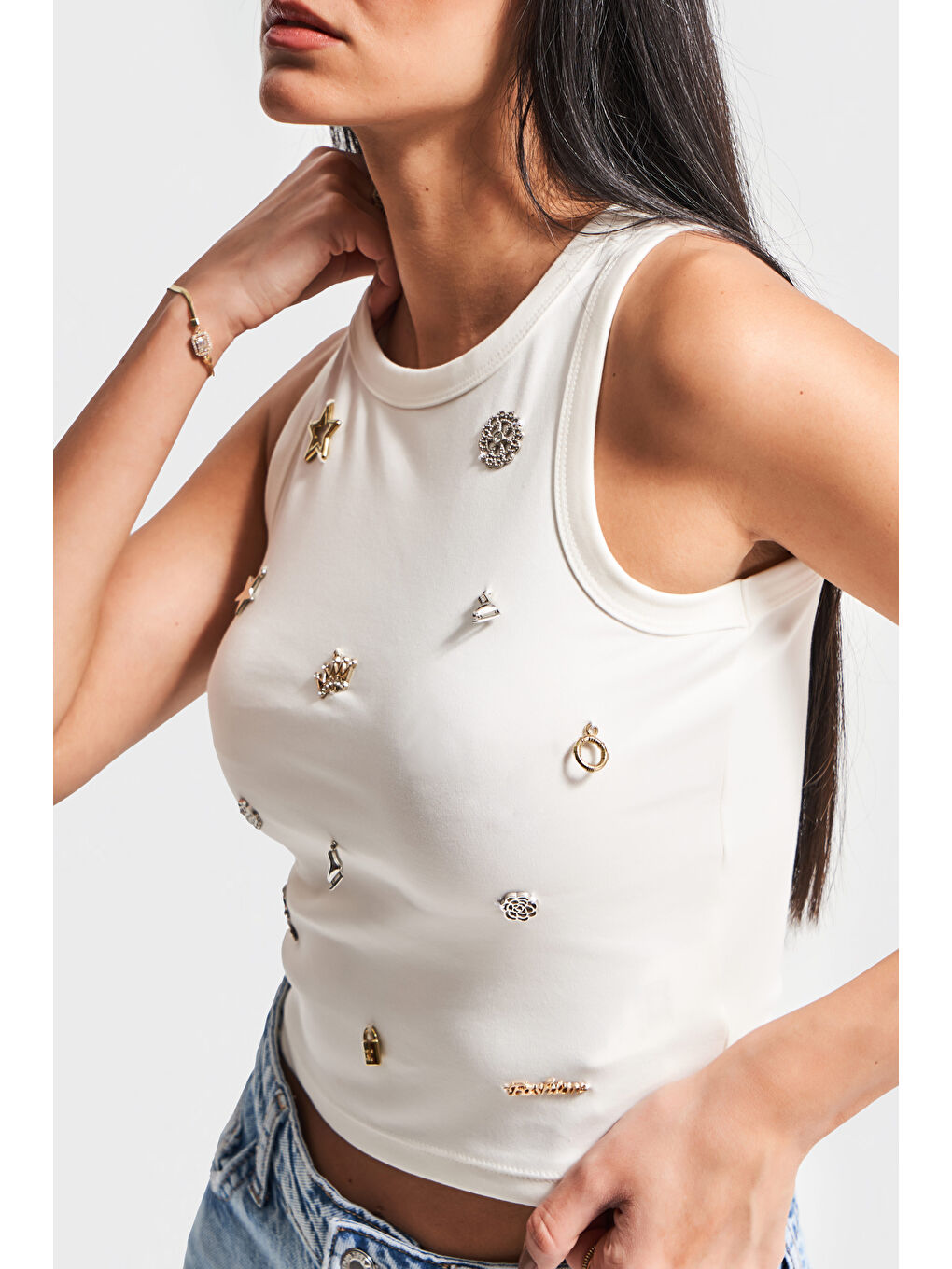 Kadın Ekru Renk Obje Detaylı Halter Kesim Tasarım Crop Top