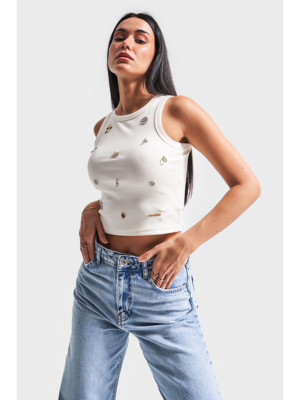 Kadın Ekru Renk Obje Detaylı Halter Kesim Tasarım Crop Top-4