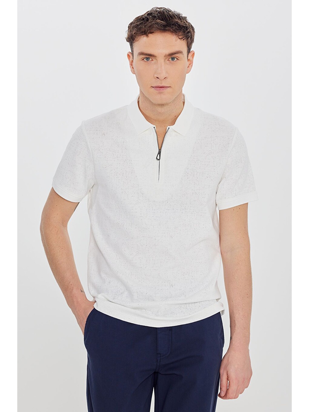 Erkek Beyaz Pamuklu Slim Fit Dar Kesim Polo Yaka Jakarlı Esnek Tişört