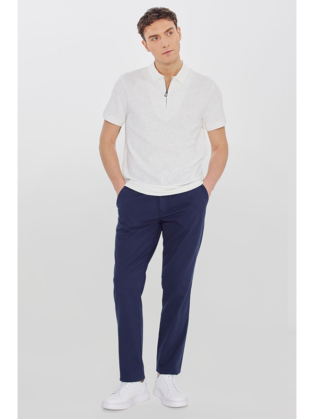 Erkek Beyaz Pamuklu Slim Fit Dar Kesim Polo Yaka Jakarlı Esnek Tişört-1