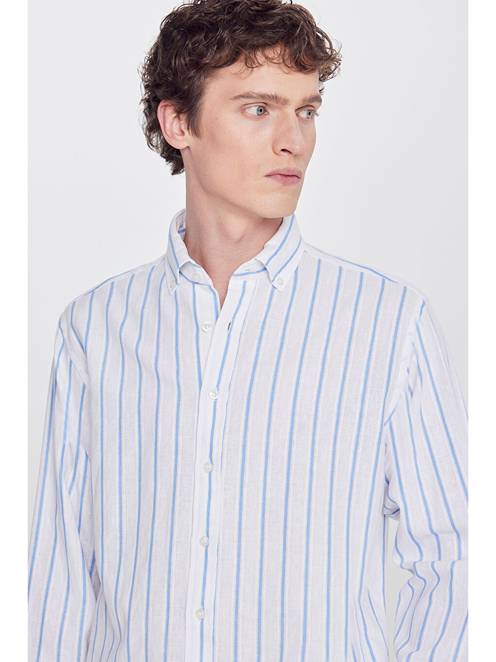 Erkek Beyaz-Mavi Pamuklu Keten Regular Fit Normal Kesim Klasik Yaka Çizgili Gömlek-3