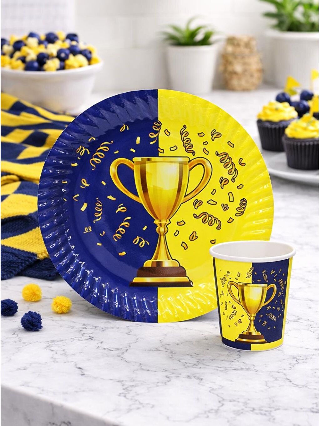 Sarı Lacivert Taraftar Kupa Temalı Karton Tabak Bardak Set 8'li