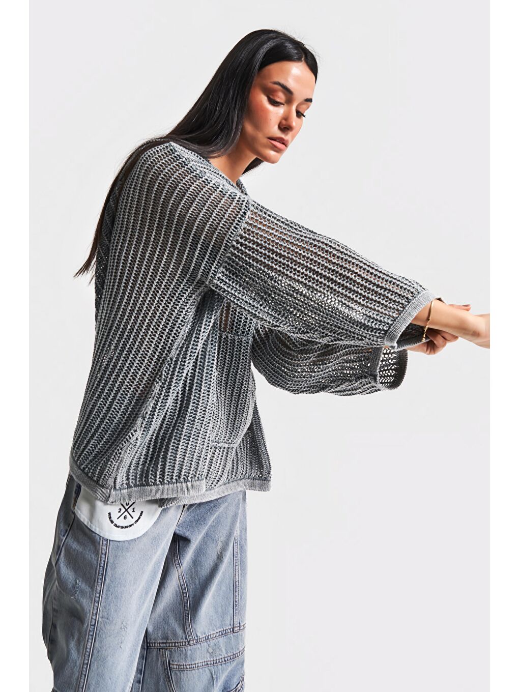 Kadın Antrasit Renk Bol Kesim İnce Delikli Ajurlu Kapüşonlu Tasarım Triko-2