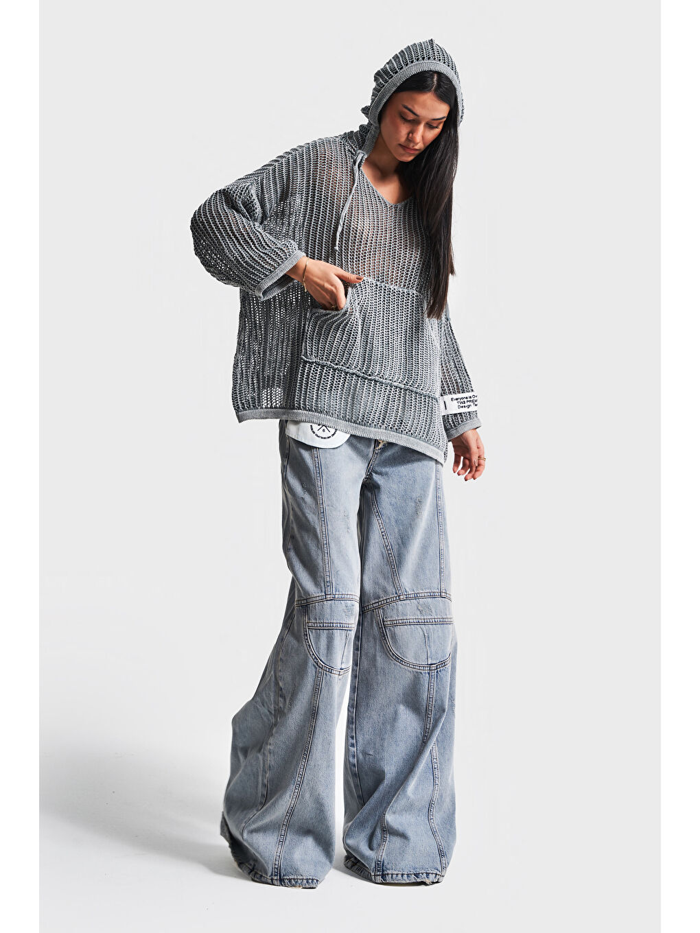 Kadın Antrasit Renk Bol Kesim İnce Delikli Ajurlu Kapüşonlu Tasarım Triko-4