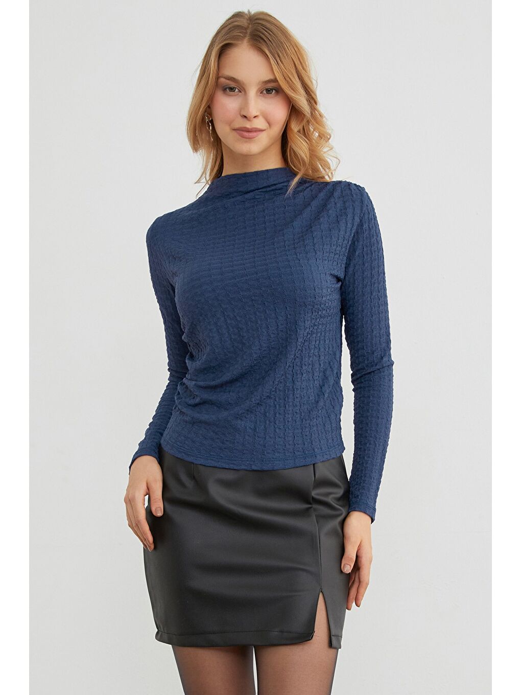 İndigo Gofre Kumaş Dik Yaka Drapeli Bluz-3