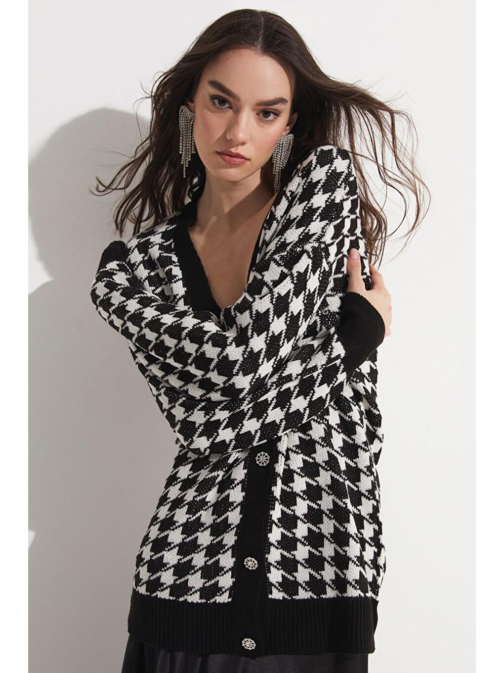 Siyah Kazayağı Taş Düşmeli Hırka-1