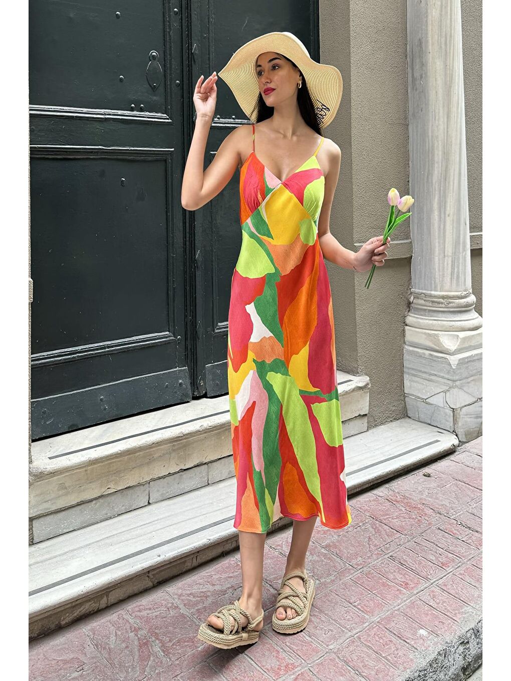 Doğal Viskon Askılı Göğüs Büzgülü Desenli Yeşil Elbise