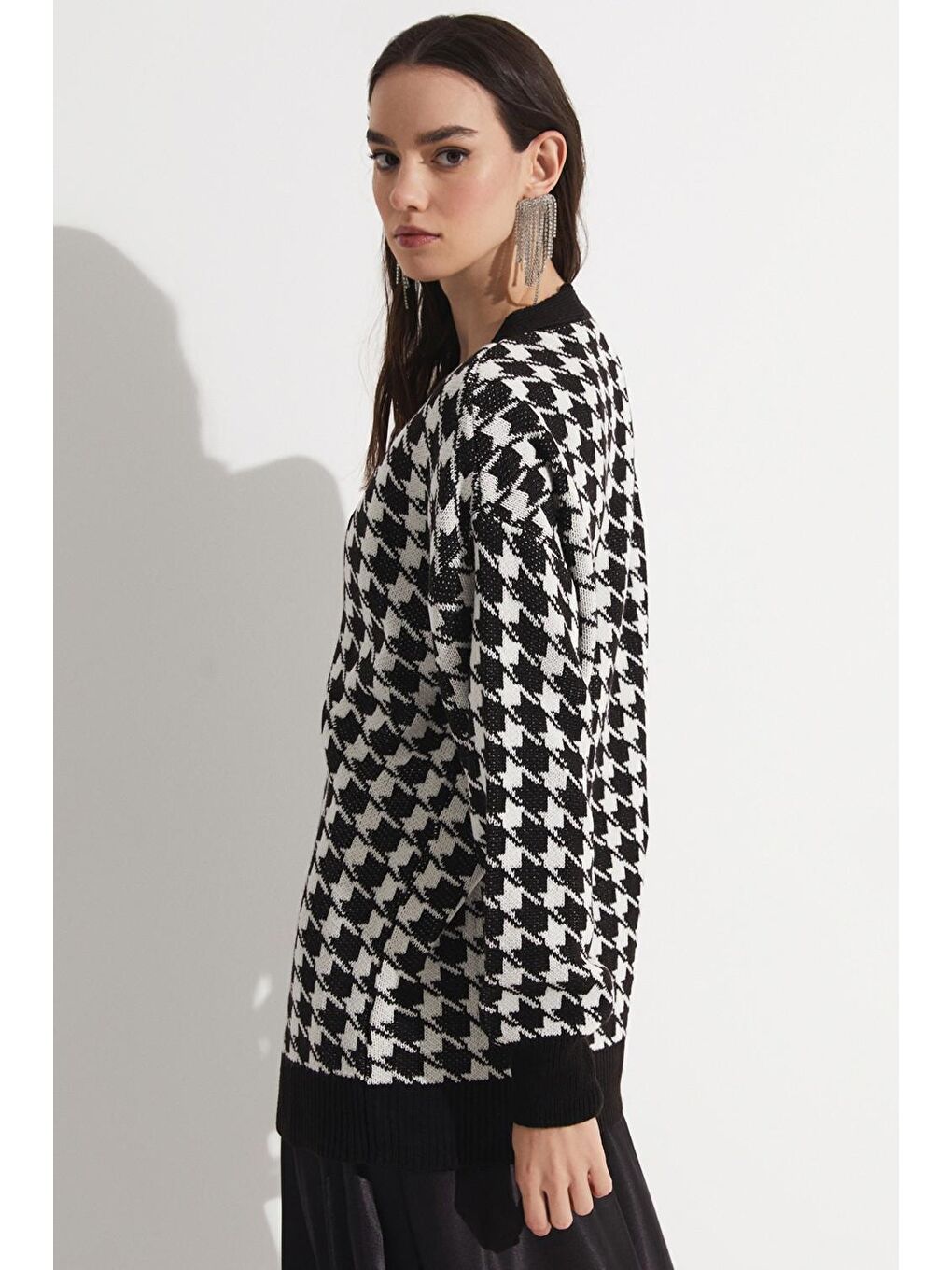 Siyah Kazayağı Taş Düşmeli Hırka-4