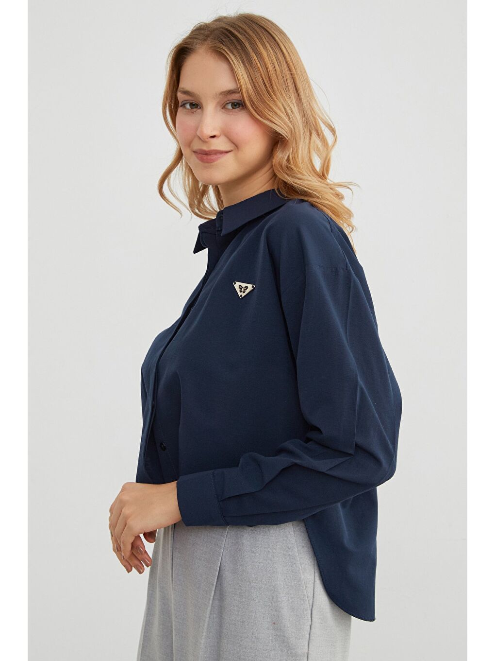 Lacivert Kelebek Aksesuarlı Crop Gömlek-1