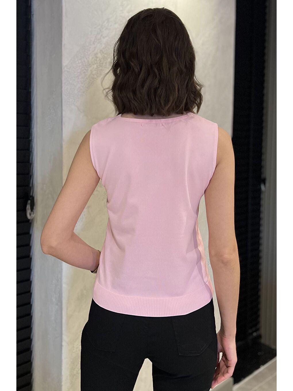 Pembe Kadın V Yaka Sıfır Kol Triko Bluz-2