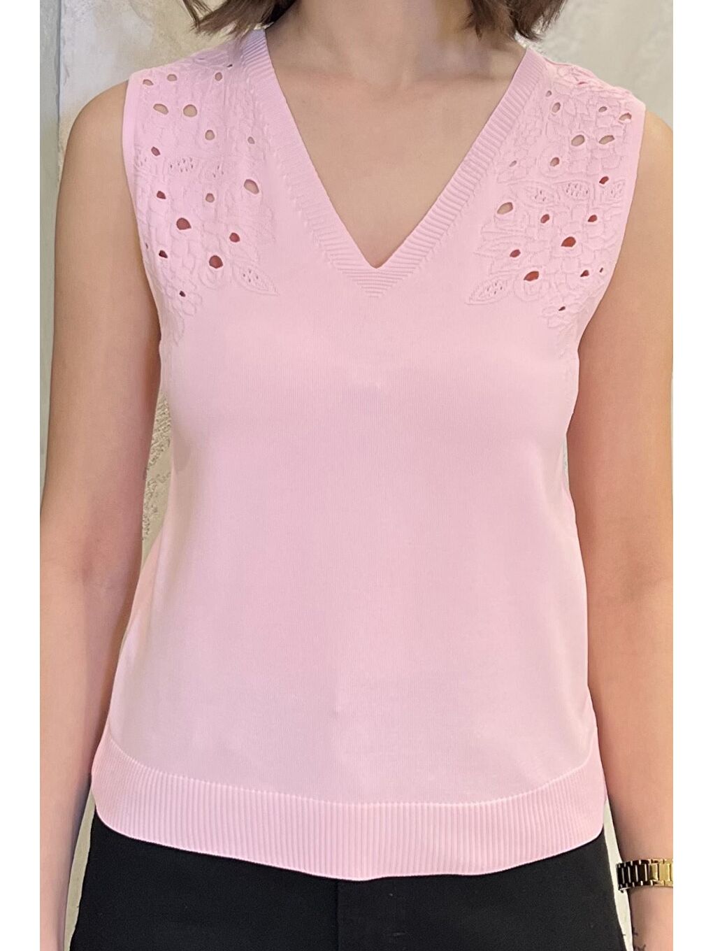 Pembe Kadın V Yaka Sıfır Kol Triko Bluz-3