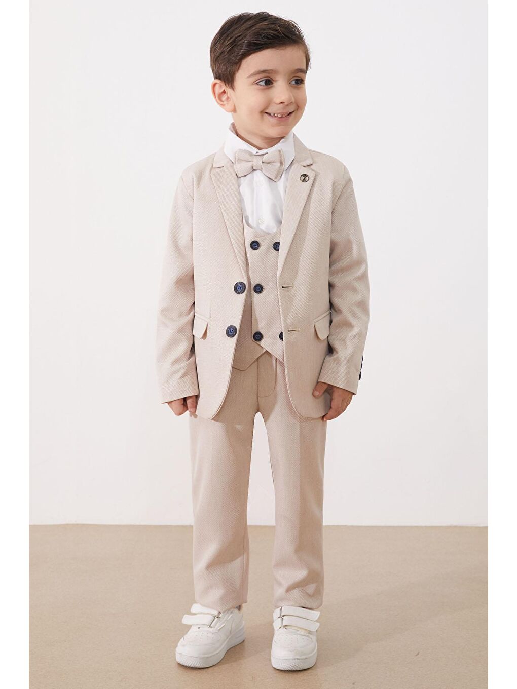 Bej Papyonlu Yelekli Erkek Çocuk Ceketli 4'lü Takım Elbise 18962