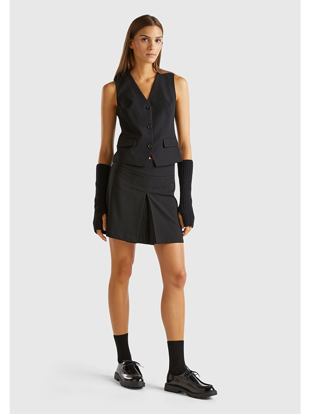 Kadın Siyah Kapaklı Cep Tasarımı 3 Düğmeli V Yaka Yelek-2