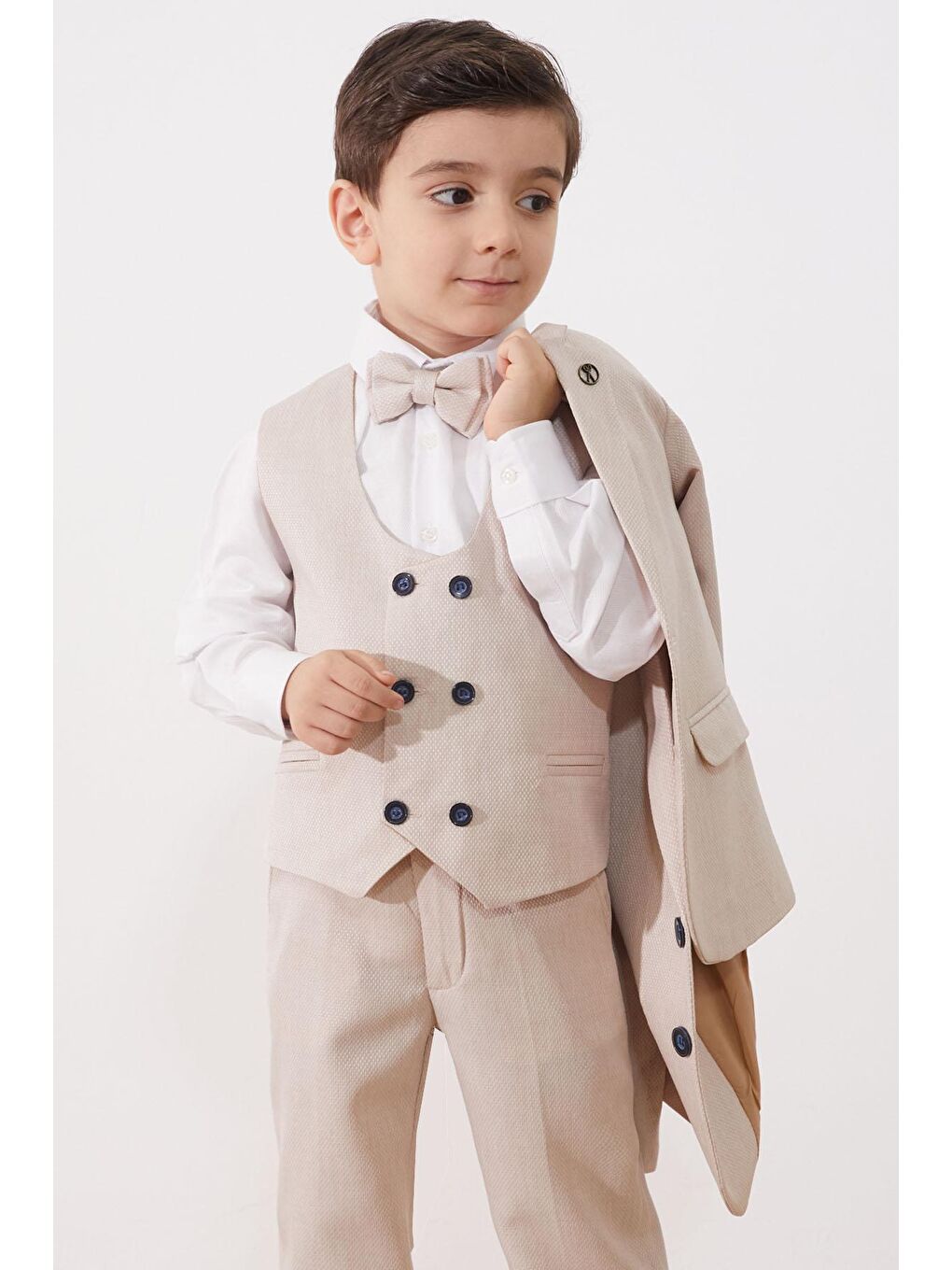 Bej Papyonlu Yelekli Erkek Çocuk Ceketli 4'lü Takım Elbise 18962-1