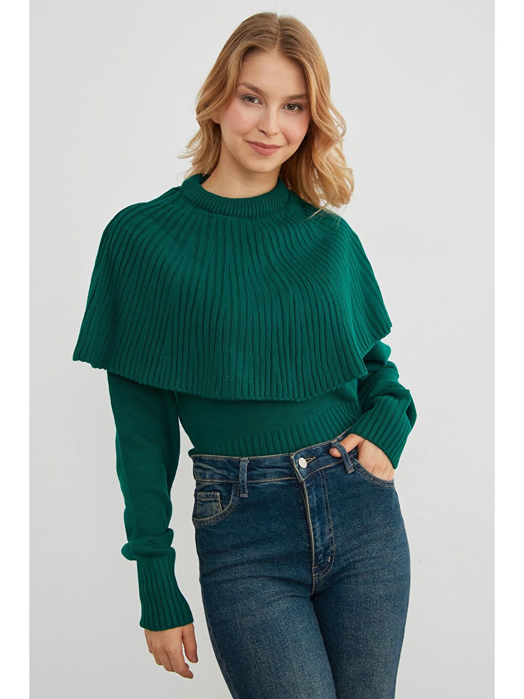 Yeşil Pelerin Detaylı Triko Kazak
