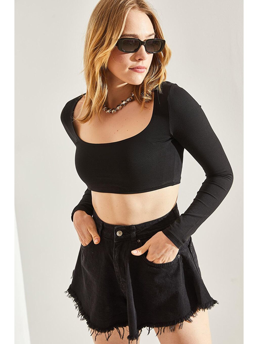 Siyah Kadın Uzun Kol Kare Yaka Crop Bluz-1