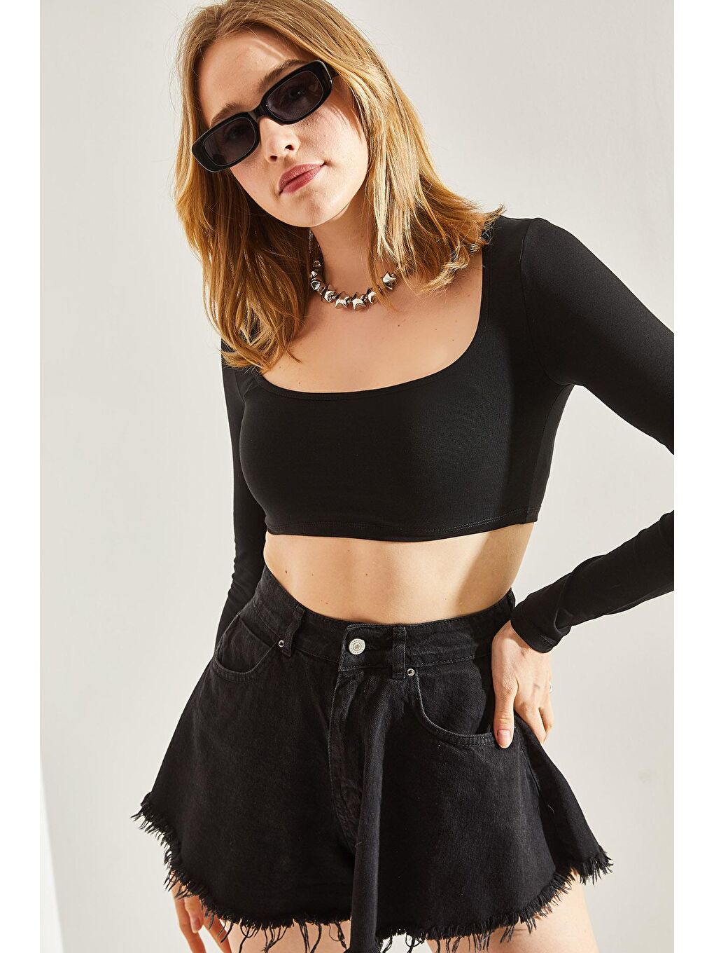 Siyah Kadın Uzun Kol Kare Yaka Crop Bluz-2