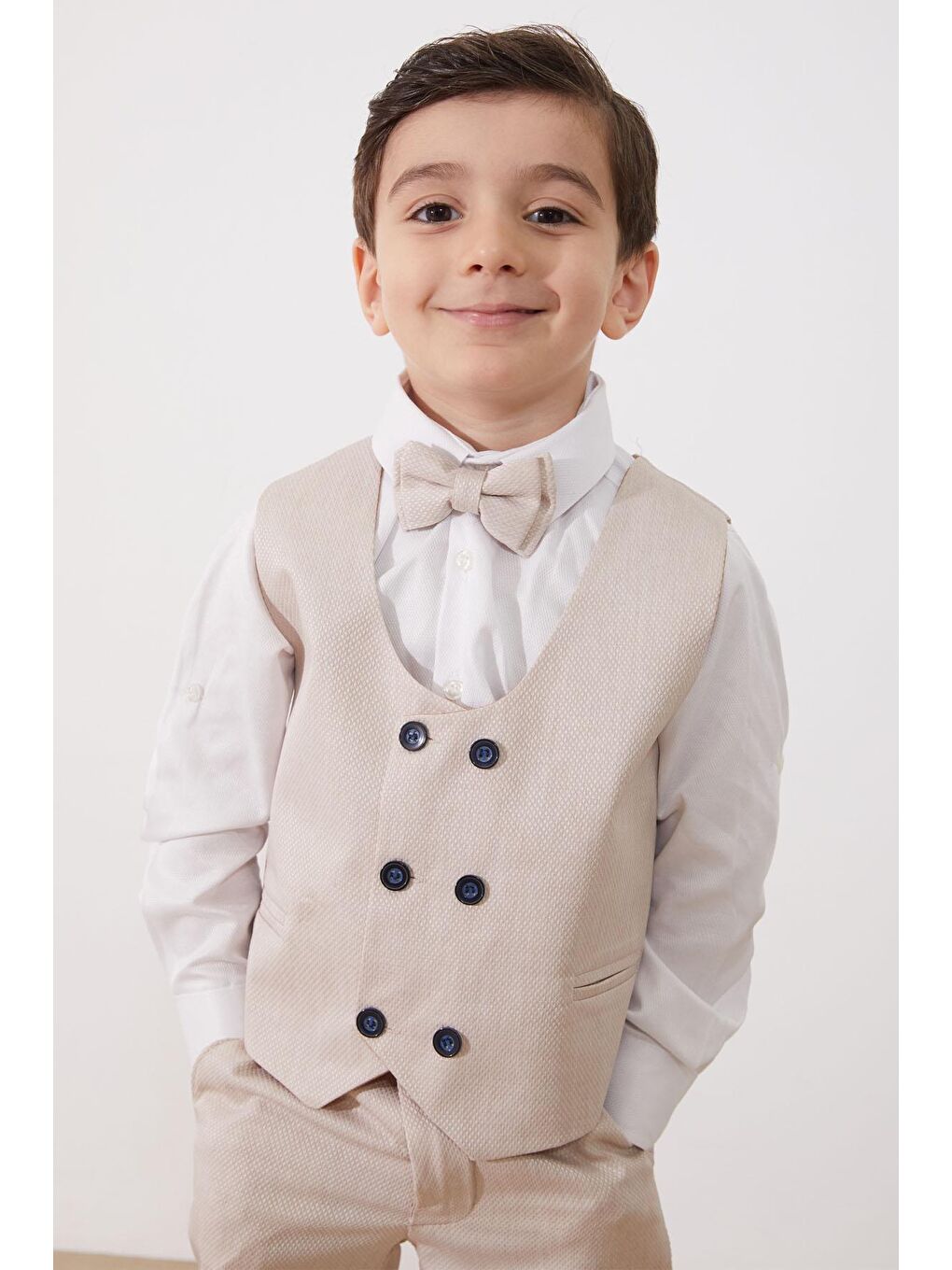 Bej Papyonlu Yelekli Erkek Çocuk Ceketli 4'lü Takım Elbise 18962-4