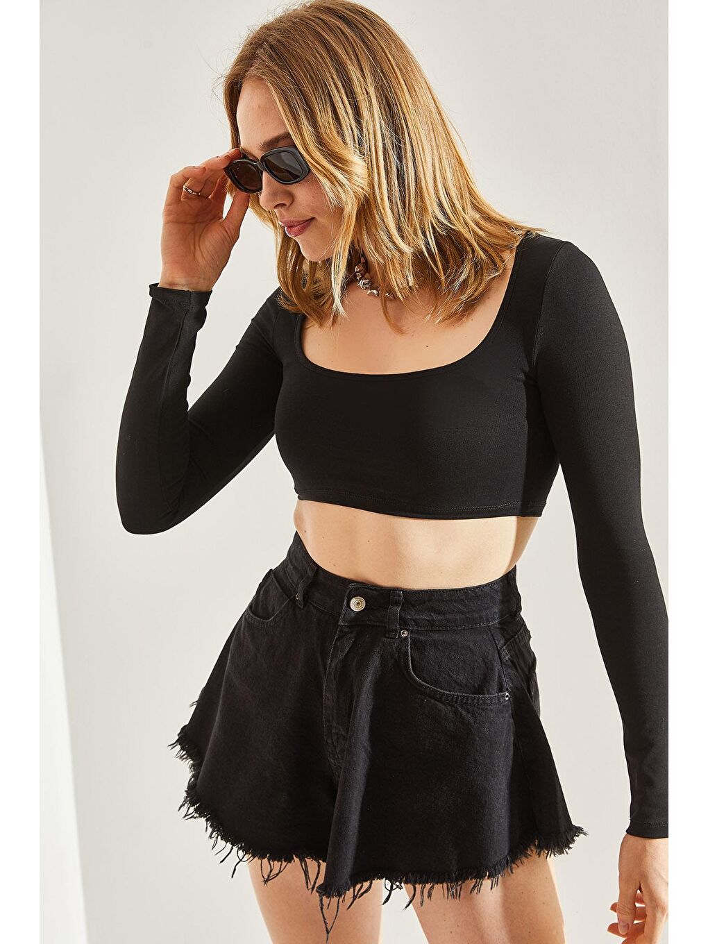 Siyah Kadın Uzun Kol Kare Yaka Crop Bluz-4