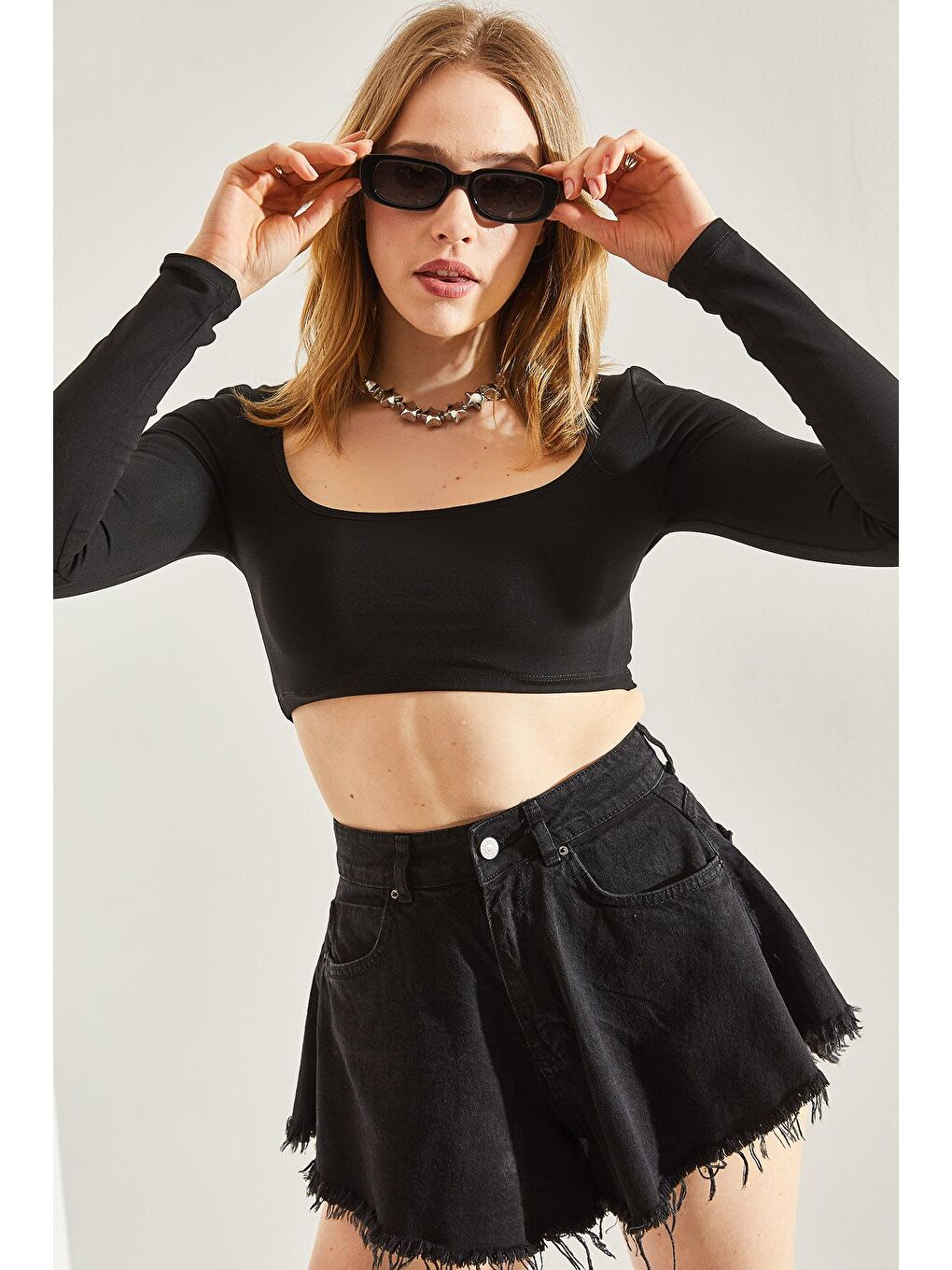 Siyah Kadın Uzun Kol Kare Yaka Crop Bluz-5