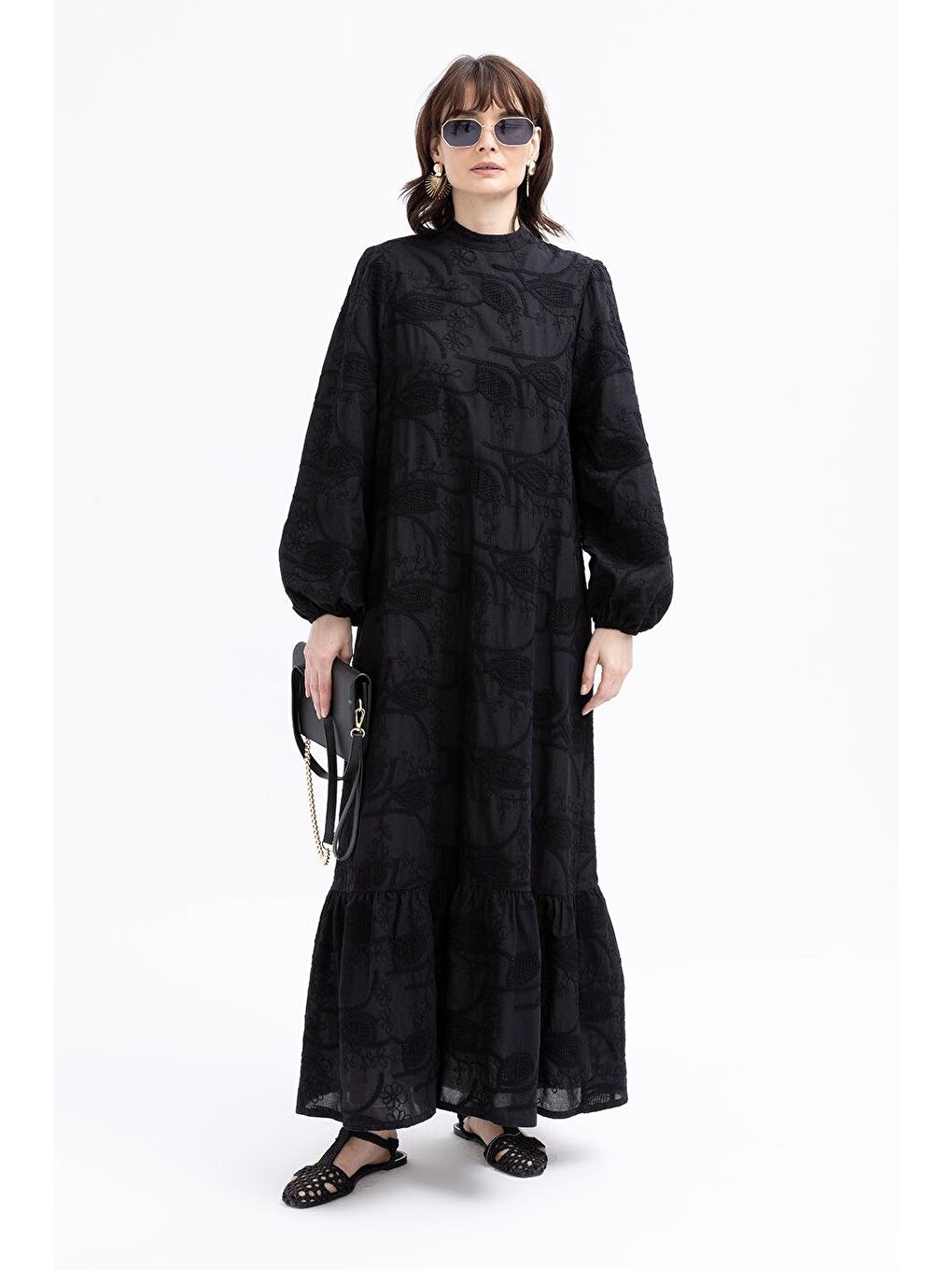 Siyah-Nakış Detaylı Etek Fırfırlı Elbise-1