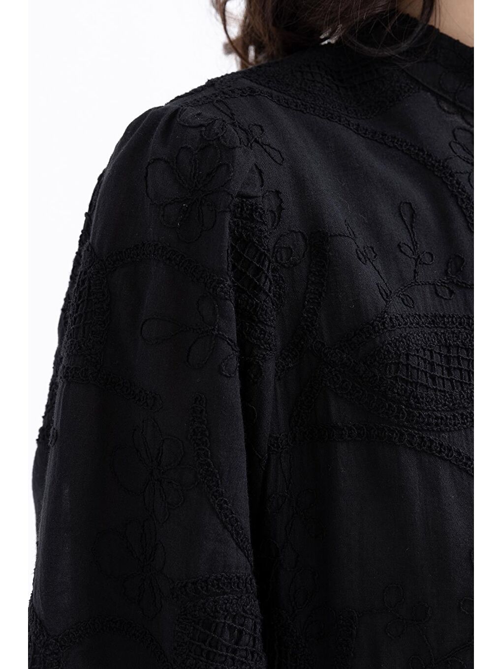 Siyah-Nakış Detaylı Etek Fırfırlı Elbise-3