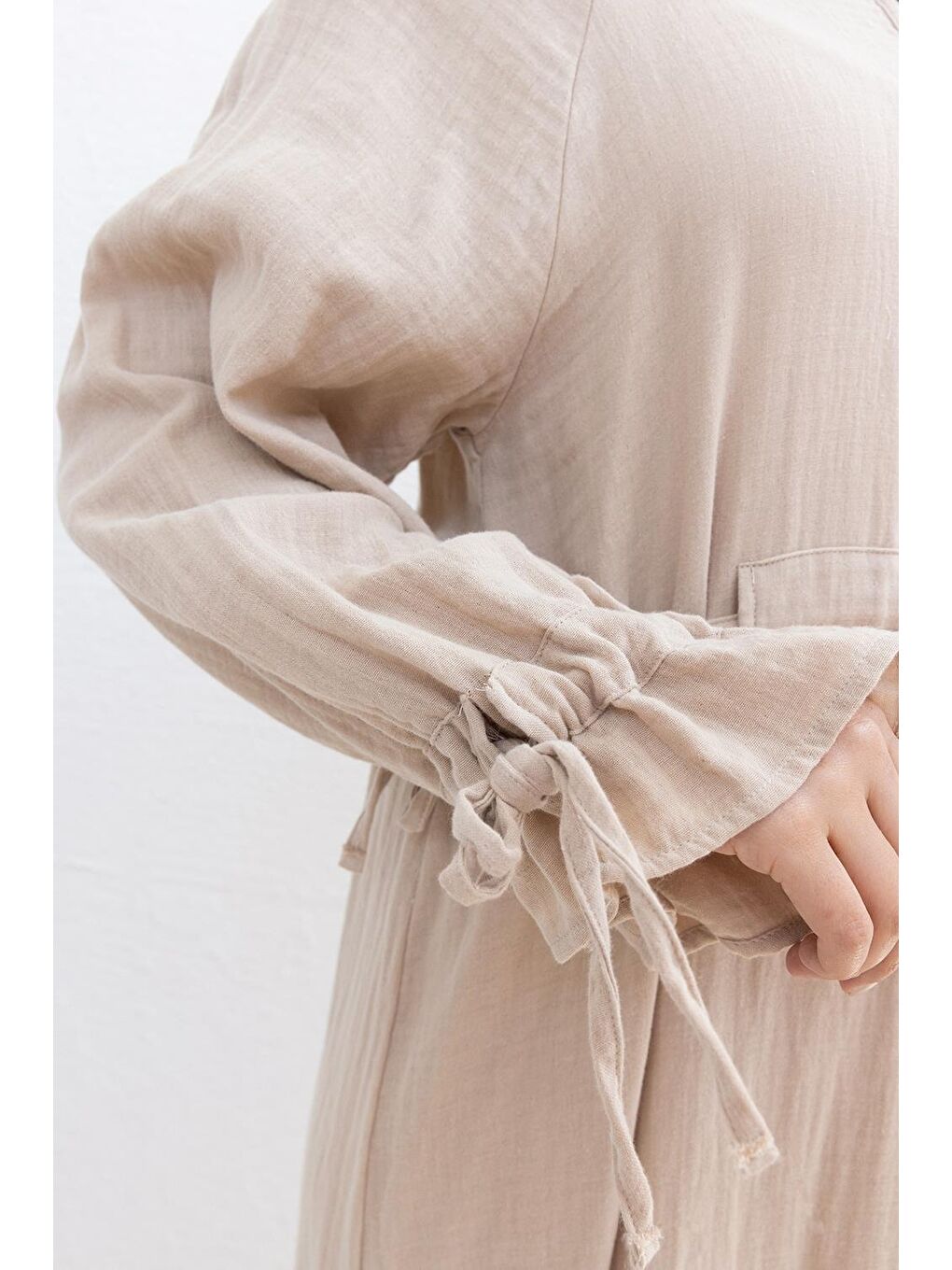 Bej-Beli Bağlamalı Biritli Elbise-3