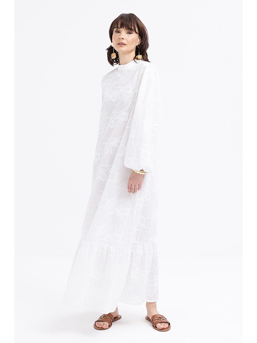 Beyaz-Nakış Detaylı Etek Fırfırlı Elbise-1