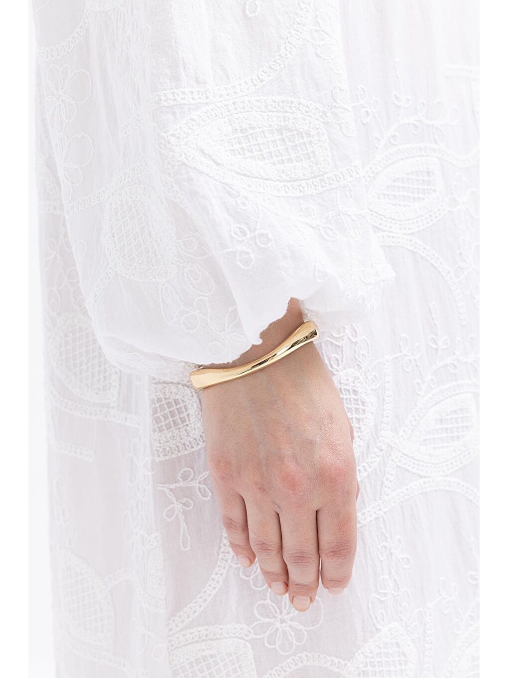 Beyaz-Nakış Detaylı Etek Fırfırlı Elbise-4