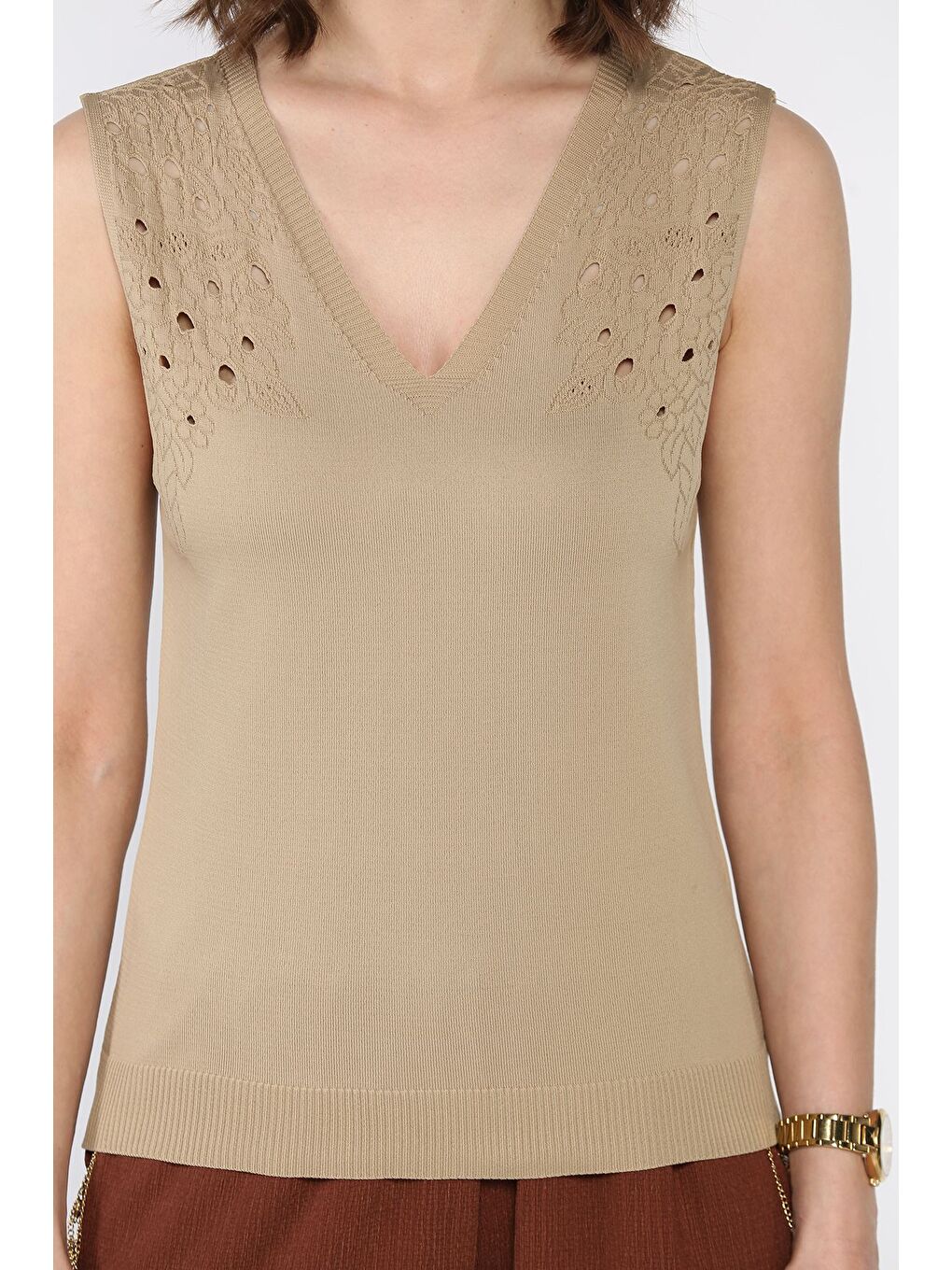 Bej Kadın V Yaka Sıfır Kol Triko Bluz-3