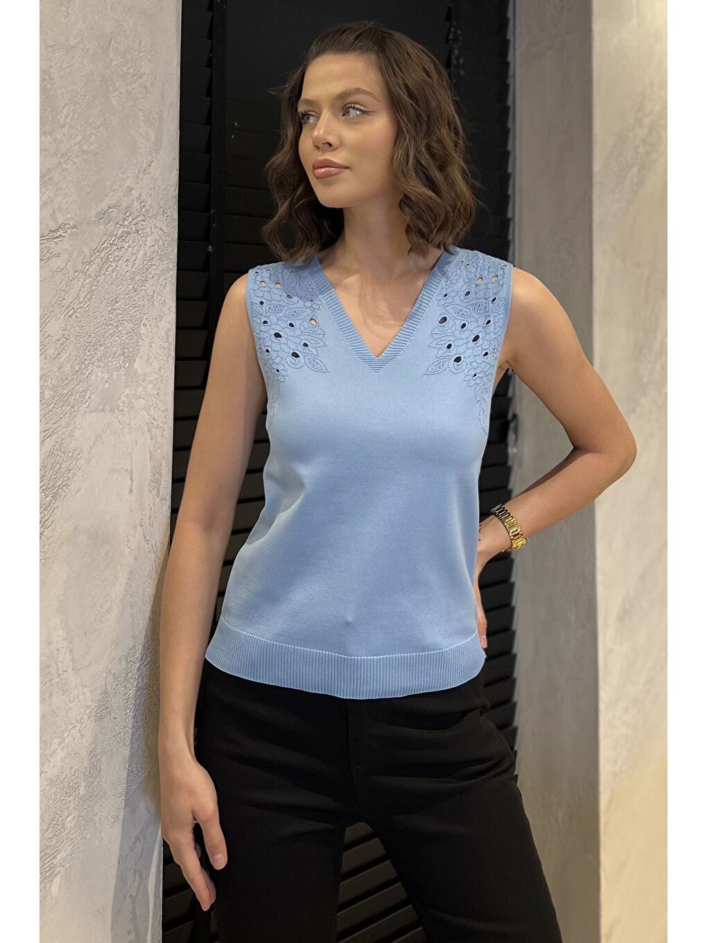 Mavi Kadın V Yaka Sıfır Kol Triko Bluz