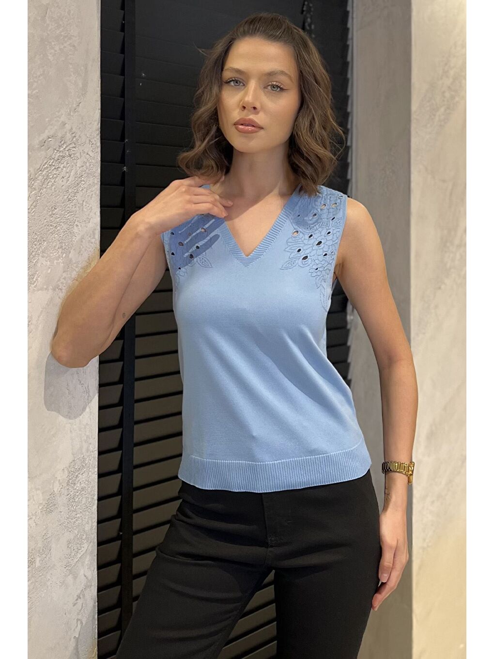 Mavi Kadın V Yaka Sıfır Kol Triko Bluz-1