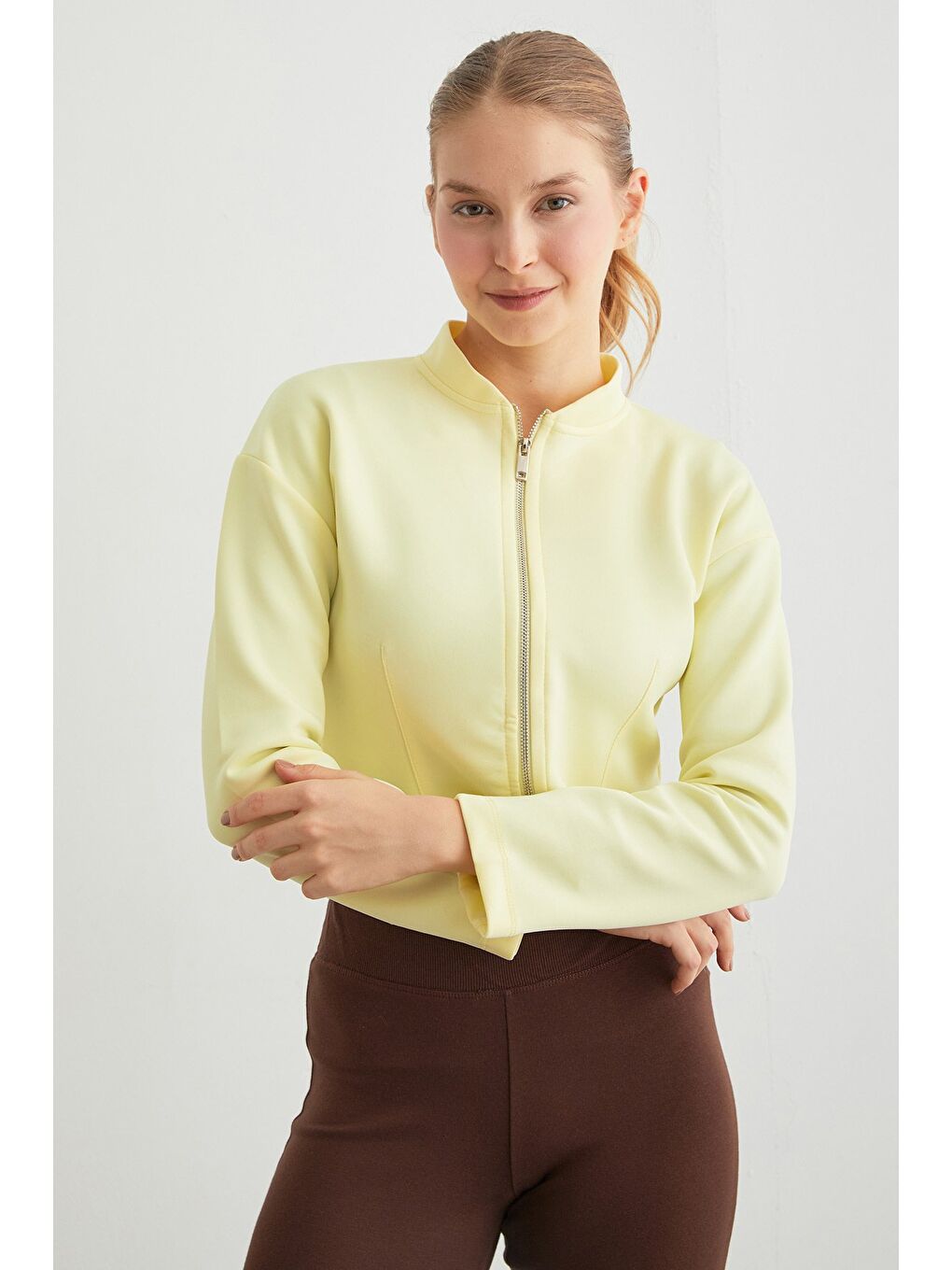 Sarı Fermuarlı Hakim Yaka Crop Spor Ceket-2