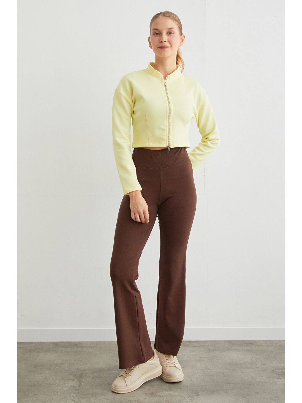 Sarı Fermuarlı Hakim Yaka Crop Spor Ceket-3