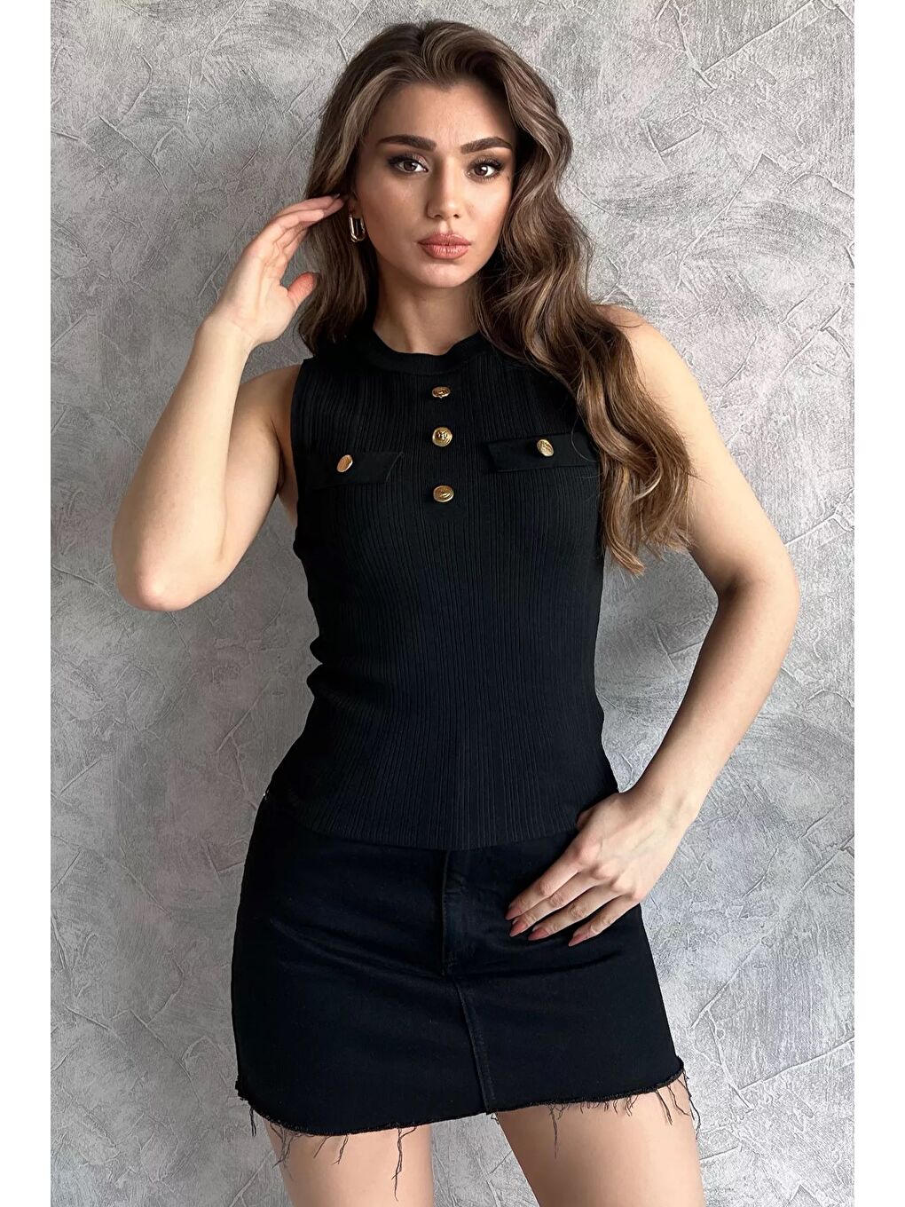 Siyah Gold Düğme Detaylı Bisiklet Yaka Kadın Elastanlı Triko Bluz-1