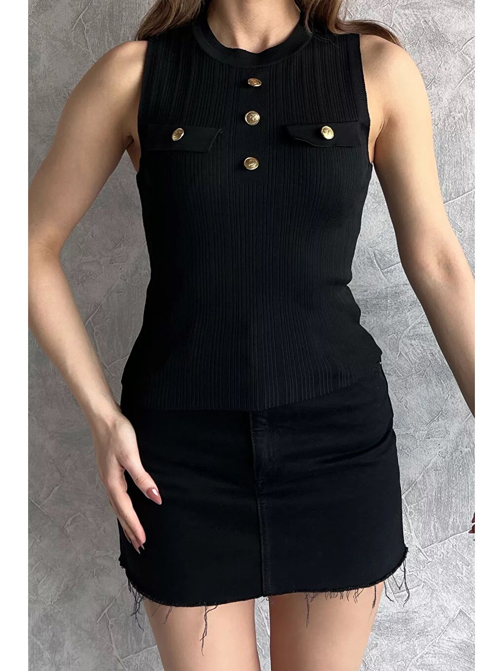 Siyah Gold Düğme Detaylı Bisiklet Yaka Kadın Elastanlı Triko Bluz-2