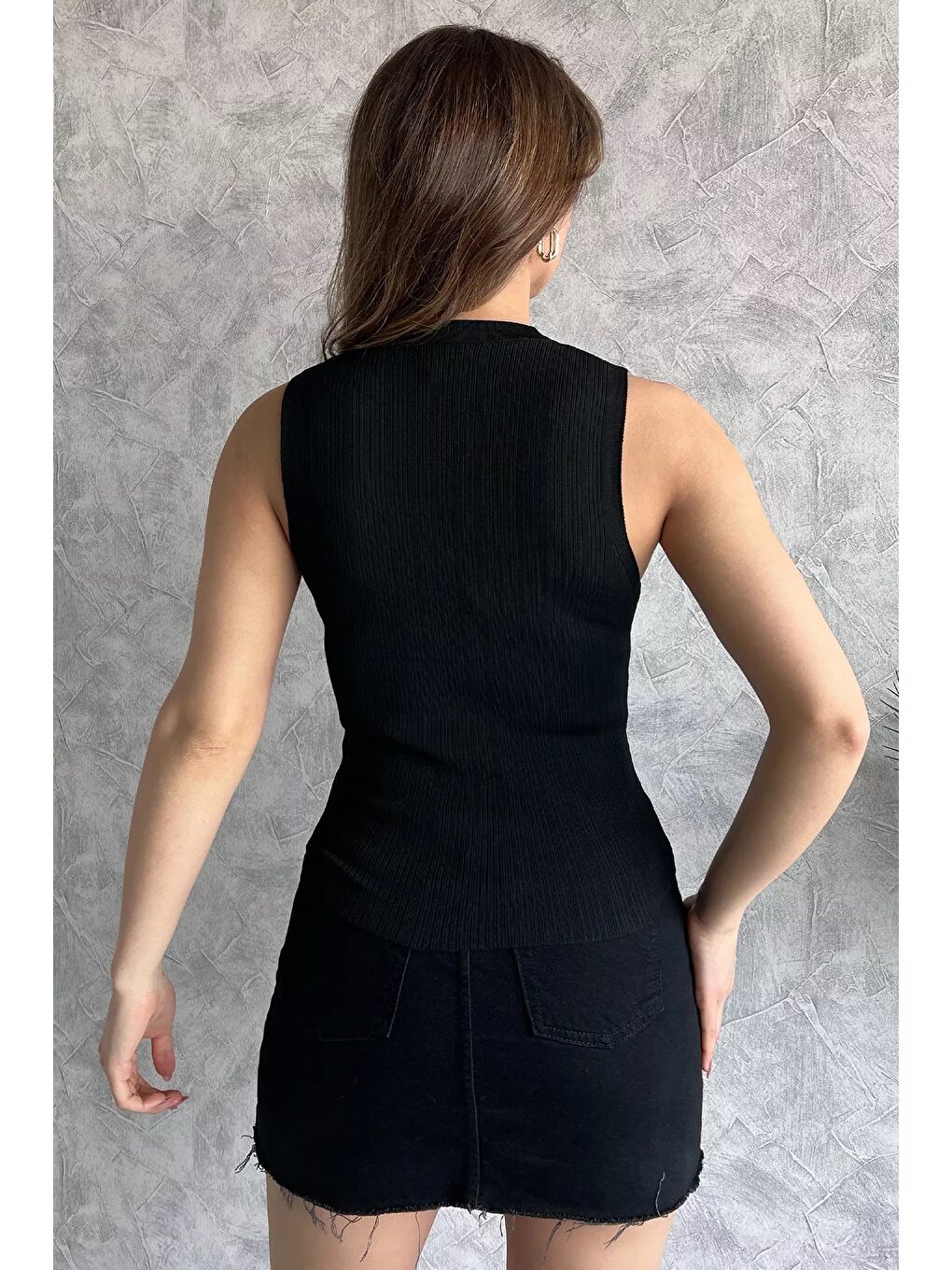 Siyah Gold Düğme Detaylı Bisiklet Yaka Kadın Elastanlı Triko Bluz-3