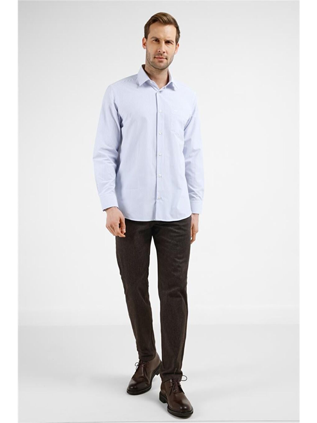 Beyaz - Mavi Çizgili Desen Sert Yaka Uzun Kol Cepli Comfort Fit Pamuklu Gömlek 1004255281-1