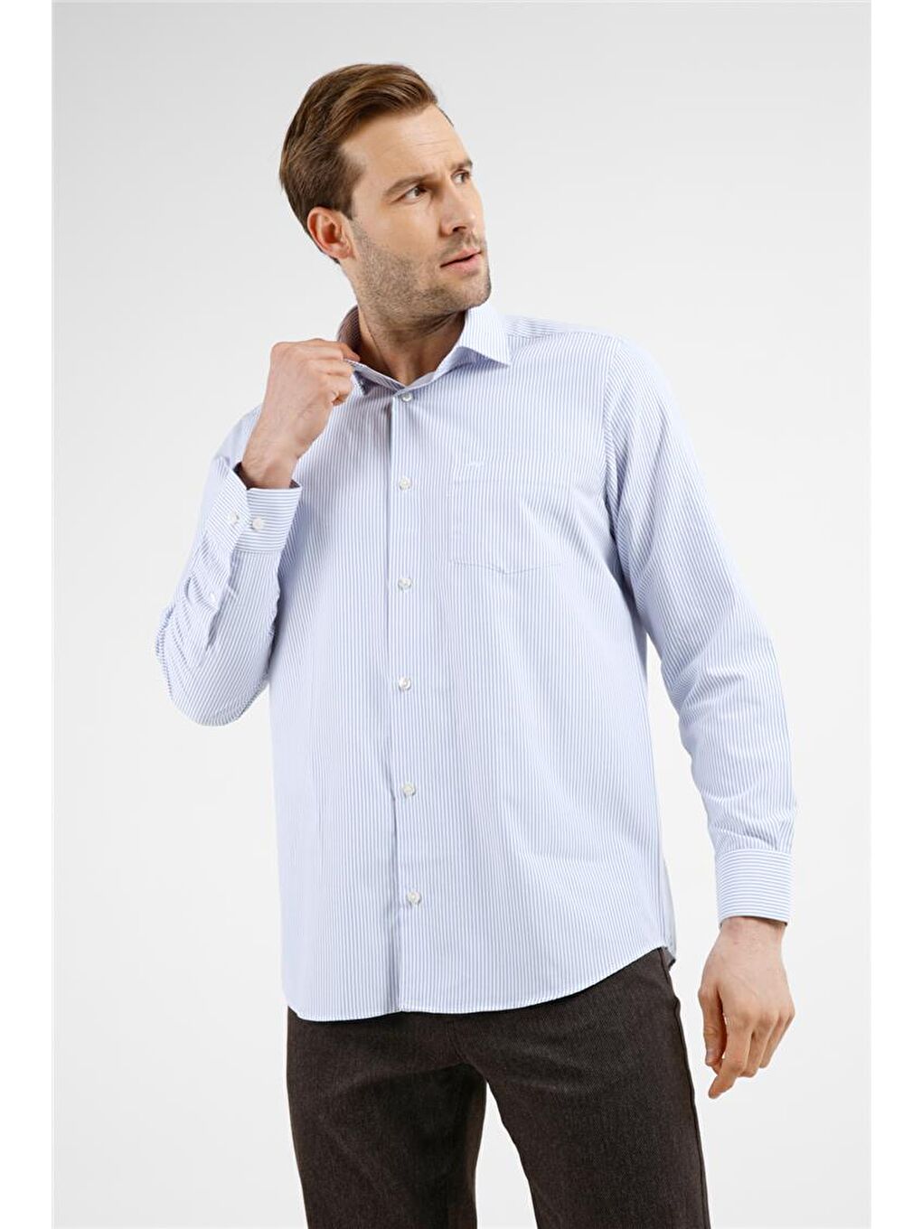 Beyaz - Mavi Çizgili Desen Sert Yaka Uzun Kol Cepli Comfort Fit Pamuklu Gömlek 1004255281-2