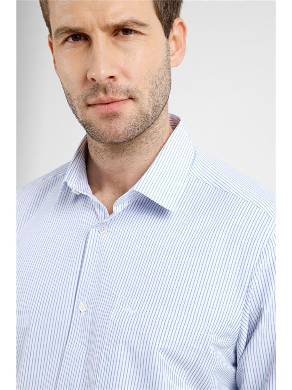 Beyaz - Mavi Çizgili Desen Sert Yaka Uzun Kol Cepli Comfort Fit Pamuklu Gömlek 1004255281-3
