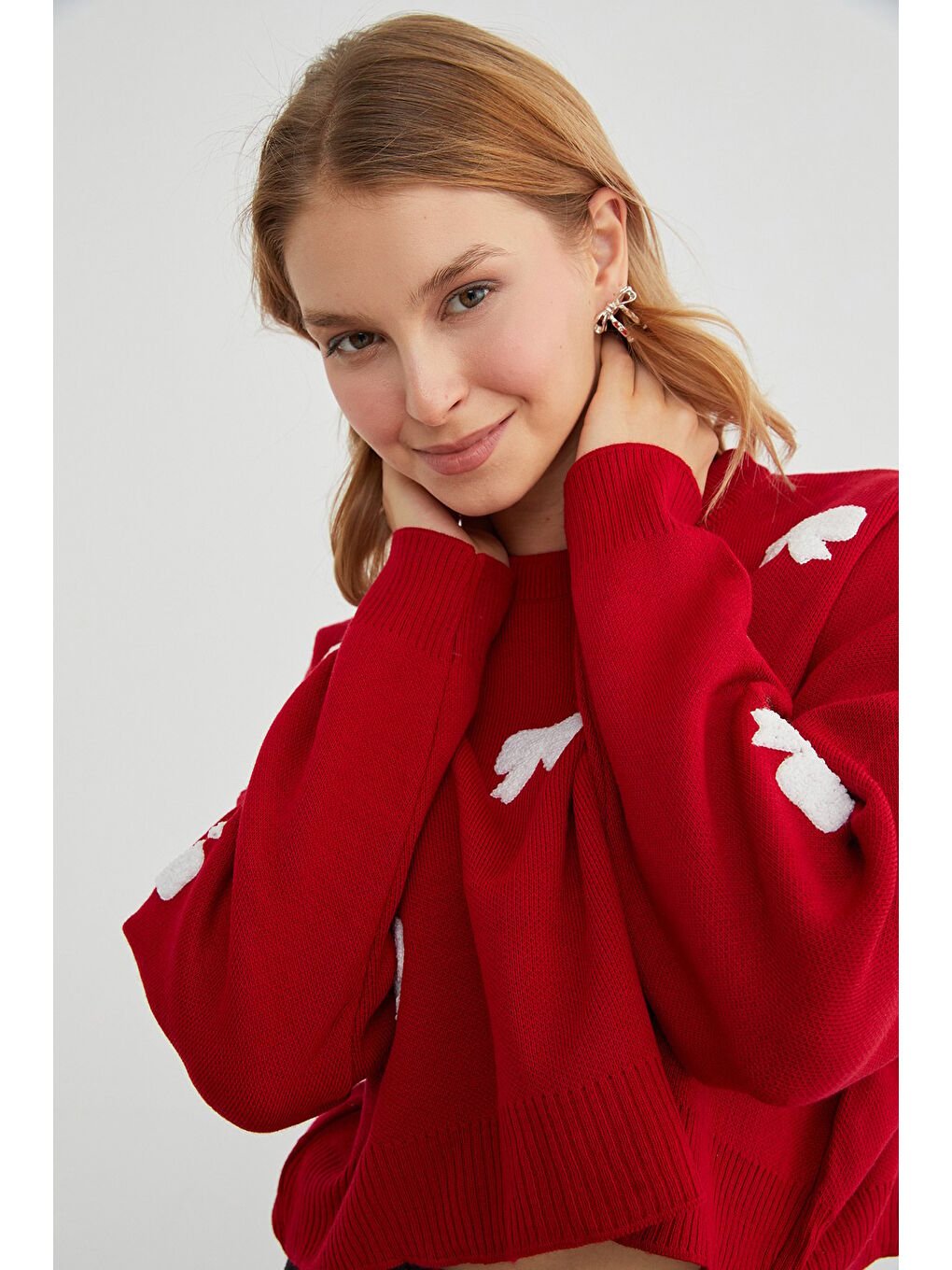 Kırmızı Kurdele Nakışlı Bisiklet Yaka Oversize Triko Kazak-2