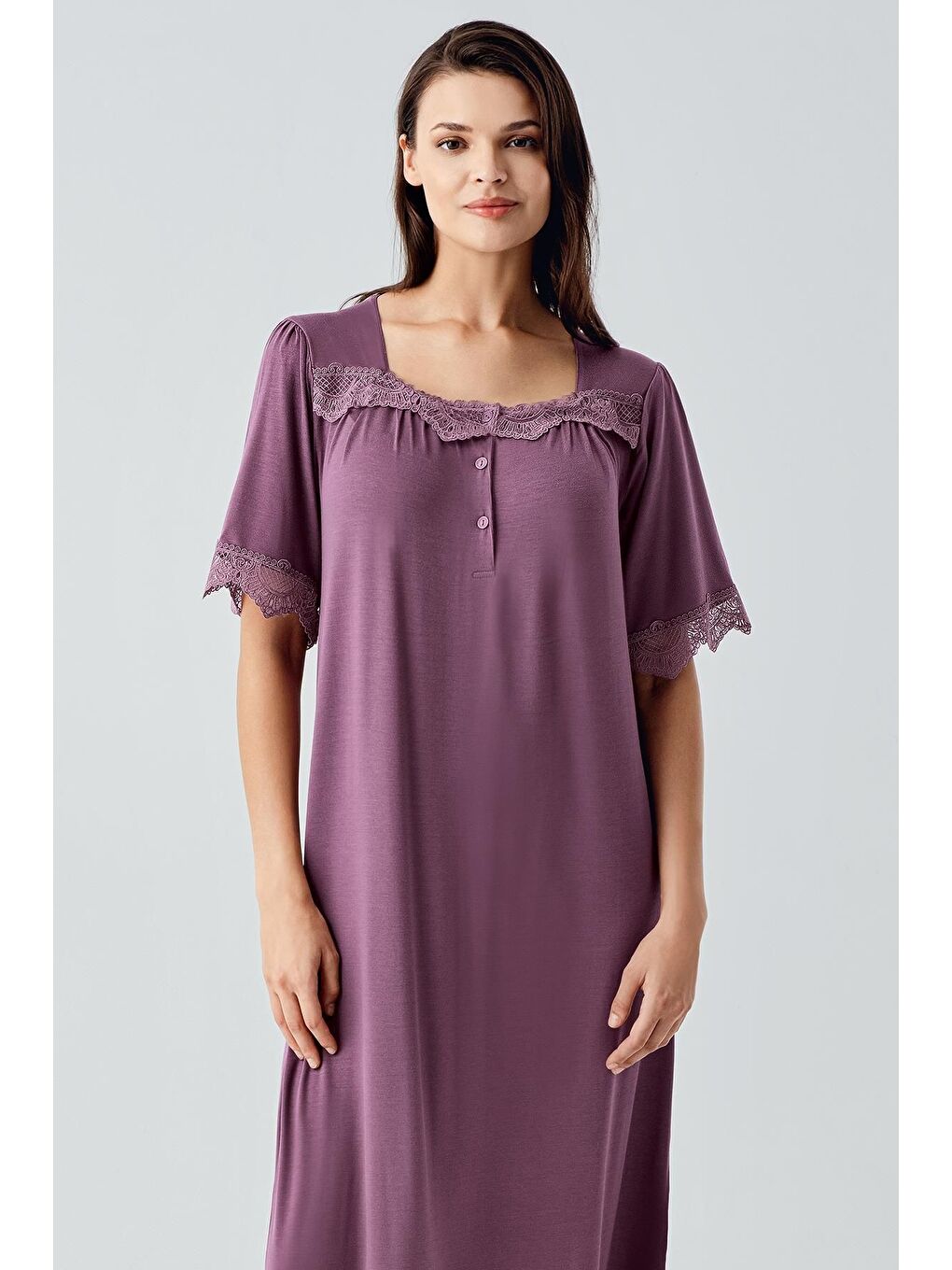 Mürdüm Dantelli Düğmeli Kısa Kollu Esnek Viskoz Uzun Gecelik 17111-1